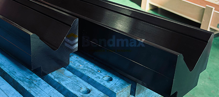 Bending high strength plate with large single V die