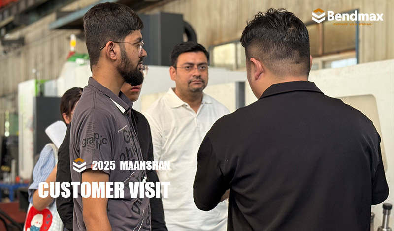 Clientes indios visitan la fábrica de Bendmax para fortalecer la cooperación.