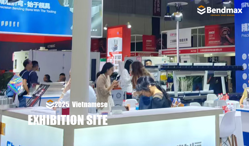 Bendmax presenta soluciones avanzadas de herramientas para prensas plegadoras en la Exposición Industrial de Vietnam 2025.